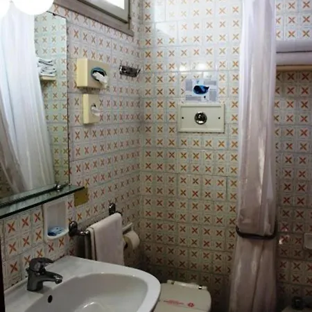 Hotel Devon & Breakfast 3*