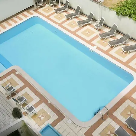 Devon & Breakfast מלון 3*